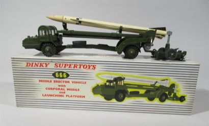 null DINKY SUPERTOYS Angleterre - Missile erector vehicle with corporel missile and...