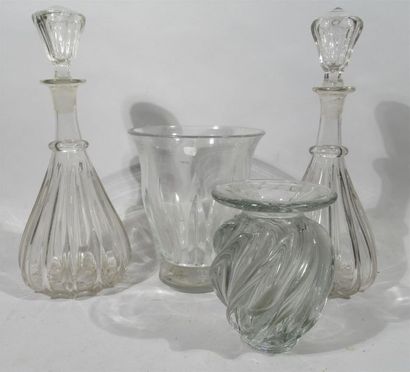 null BACCARAT - Vase en cristal moulé pressé - Marqué sous la base - Ht : 20,5 cm...