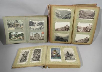 null Trois albums contenant un ensemble de cartes postales anciennes 