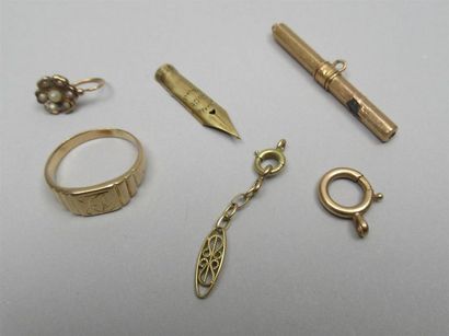 null Lot de débris d'or comprenant : mine de stylo plume, porte-mines, chevalière,...