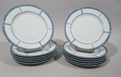 null HAVILAND LIMOGES - Modèle "Monceau" - Service à dessert en porcelaine à décor...