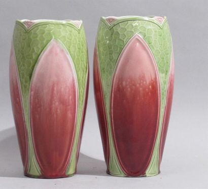 JEAN MASSIER (dans le goût de) - Paire de vases en faïence à décor de pétales roses...