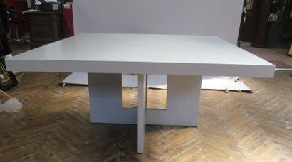 Table PURE X ASH GREY pieds teintés sur mdf - Dimensions du plateau : 150 x 150 cm...