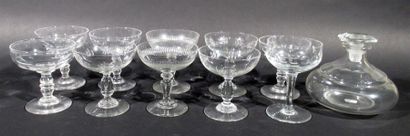 Suite de 10 coupes à Champagne en cristal et verre (modèles dépareillés) - Epoque...