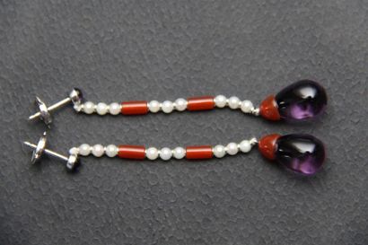 null Paire de pendants d'oreilles en or gris 18K (750/oo) composé de perles de culture...
