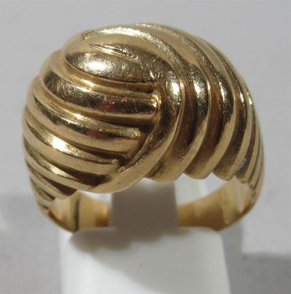 null Bague Bombée en or jaune 18 K (750/oo) ornée de godrons croisés - TDD 55 - Poids...