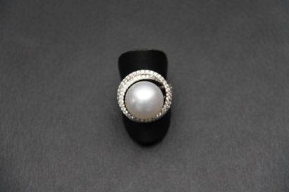 null Bague en or gris 18K (750/oo) ornée d'une perle des mers du Sud blanche, (diamètre...