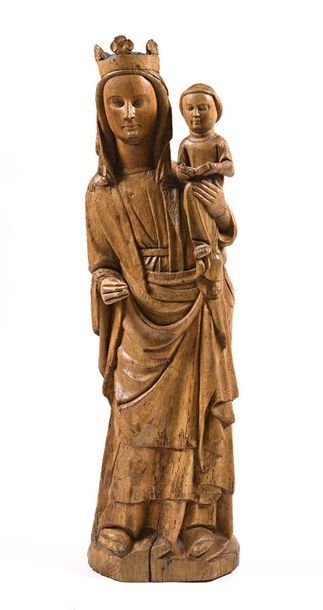 null Vierge à l’Enfant en chêne sculpté avec infimes traces de polychromie, dos creusé....