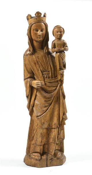 null Vierge à l’Enfant en chêne sculpté avec infimes traces de polychromie, dos creusé....