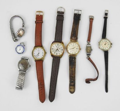 null REUNION de huit montres diverses : bracelet, de col et fantaisie dont montre...
