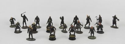 null 
NLP : Lot de 19 figurines en plomb peint personnages du Seigneur des Anneaux...