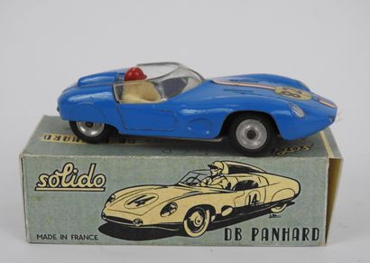 null SOLIDO série 100 : D.B. Panhard, bleue, portant le n° 82 (assez RARE). Neuve...