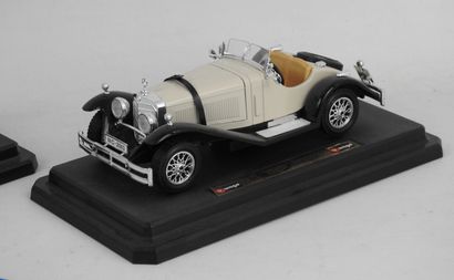 null BURAGO : Trois voitures échelle 1/18 ème dont Citroen 15 cv, Bugatti Type 55...