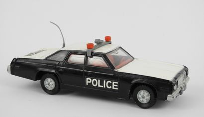 null DINKY TOYS ANGLETERRE : Plymouth Gran Fury « POLICE », int. rouge. Barre de...