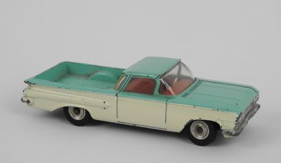 null DINKY TOYS ANGLETERRE Réf. 449 : Chevrolet El Camino, turquoise et blanc, int....