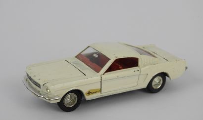 null DINKY TOYS ANGLETERRE Réf. 161 : Ford Mustang, fastback 2+2, suspension, blanche...