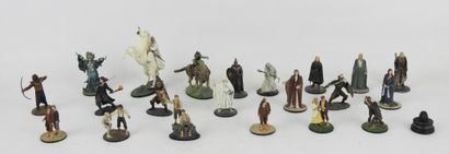 null 
NLP : Lot de 21 figurines en plomb peint personnages du Seigneur des Anneaux...