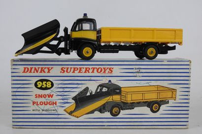 null DINKY TOYS ANGLETERRE Réf. 958 : Guy Varior : camion chasse-neige, noir et jaune,...