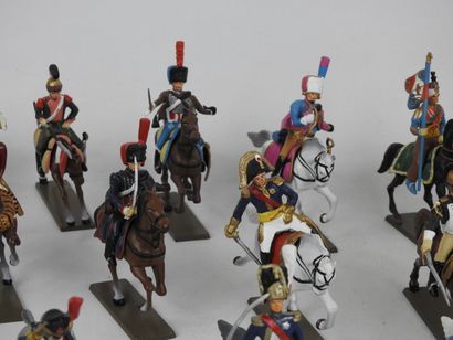 null ATLAS- STARLUX : Lot de 25 cavaliers en plomb, soldat de Napoléon et Napoléon...