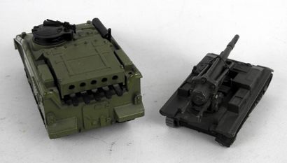 null DINKY TOYS : Canon de 155 & Scorpion . Deux véhicules.