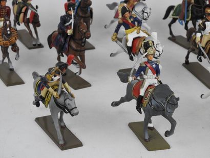 null ATLAS- STARLUX : Lot de 25 cavaliers en plomb, soldat de Napoléon et Napoléon...