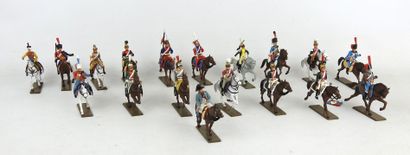 null ATLAS- STARLUX : Lot de 18 cavaliers en plomb, soldat de Napoléon et Napoléon....