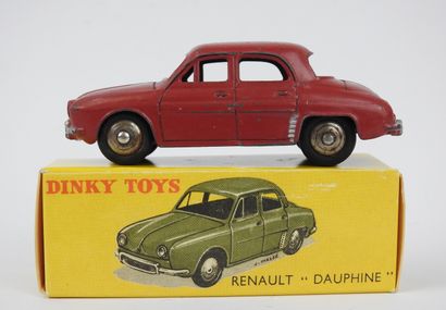 null DINKY TOYS Réf. 24E : Renault Dauphine, rouge, en boite (copie). B