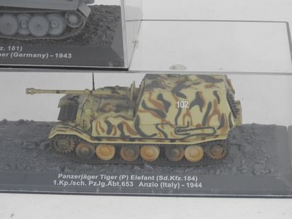 null ATLAS : Lot de quatre chars allemands WW2 dont panzejäger Tiger Elefant, Jagdpanther,...