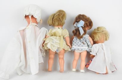 null GEGE: Deux poupées en plastique mou, vetements tissu. Haut.: 31 & 34 cm. On...