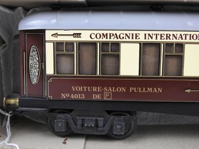 null A.S./O : Rame marron/crème, composée de 3 wagons : voiture 2830 (Salon-Pullman),...