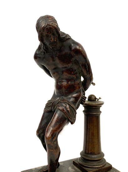  FIGURE en bronze représentant Christ à la colonne 
Attribuée à Antonio Susini (1558-1624),...
