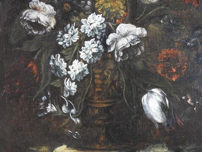 null Ecole ITALIENNE du XVIIIème siècle : Fleurs dans une vasque. Huile sur toile....