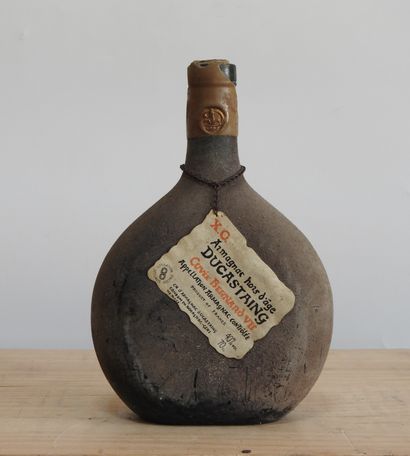 1 bouteille 
XO Armagnac hors d'âge Ducastaing...