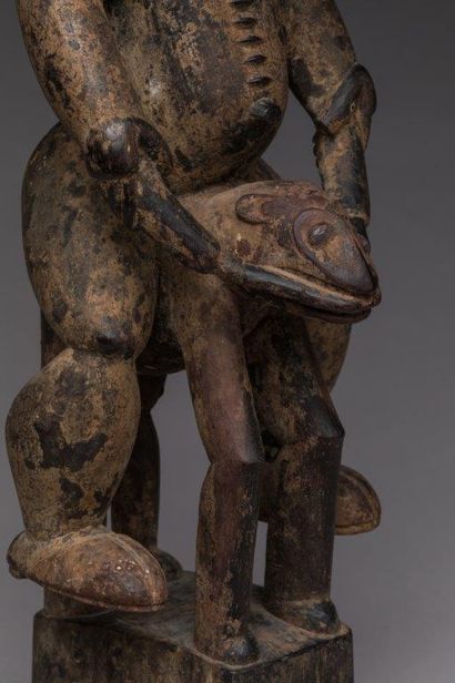 null BAOULE, Côte d’Ivoire.

Bois, patine sombre, pigments.

Figure de cavalier,...