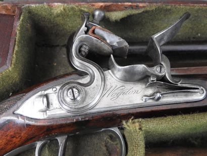 null PAIR OF FLINT DUEL PISTOLS in box signed Robert Wogdon. Octagonal barrels caliber...