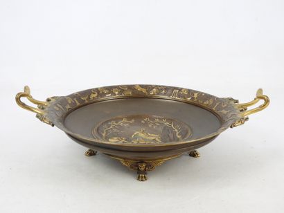 null Ferdinand LEVILLAIN (1837-1905) : Circular cup with handles in bronze with double...