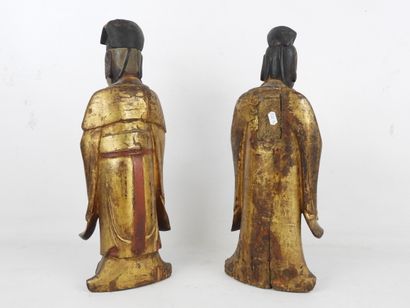 null CHINA - XIXth century : Two statuettes of standing dignitaries in gold lacquered...
