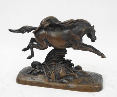 null Theodore GECHTER (1796-1844) after : Horse attacked by a panther. Bronze group...