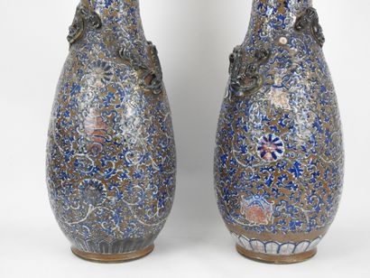 null CHINA - Canton - Early 20th century : A pair of large ovoid vases with poly-lobed...