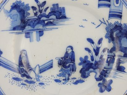 null DELFT: A circular earthenware dish decorated with two Chinese conversing. 18th...
