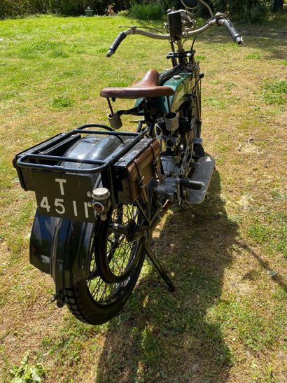 null BSA - 500 cc - 1913 

Moto anglaise

Boite 3 vitesses, transmission à courroie,...