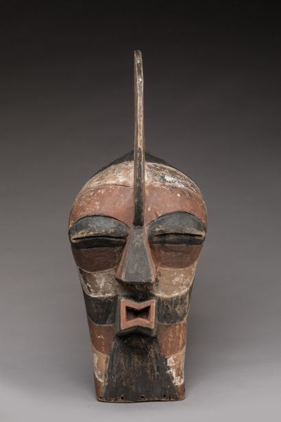 null SONGYE, Democratic Republic of Congo.

Wood, pigments.

Male mask from the "Kifwebe"...