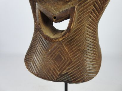 null SONGYE, Democratic Republic of Congo.

Carved and striated wood, pigments.

Female...