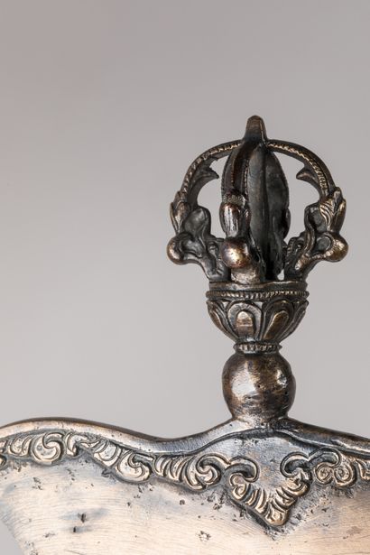 null TIBET.

Couperet « Kartika » entièrement en bronze, objet rituel du bouddhisme...