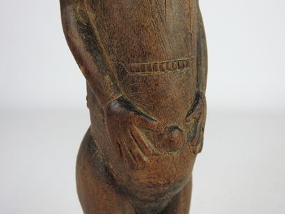 null Female statue, BAOULE, Ivory Coast.

Wood, patina of use.

Height : 44,5 cm.

Small...