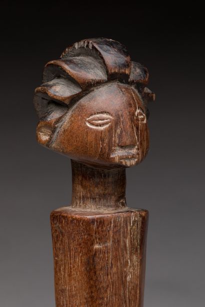 null Wooden doll, LUBA, Democratic Republic of Congo.

Height : 27,5 cm