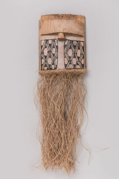 null 
KAMAYURA, Xingu, Brésil.




Bois, fibres végétales.




Masque en balsa peint...