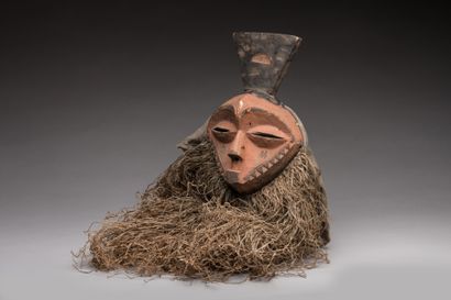 null Kindombolo" mask, PENDE, Democratic Republic of Congo.

Wood, red ochre pigments,...