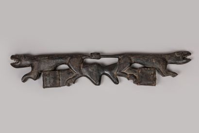 null NEPAL.

Architectural element with zoomorphic figures.

Wood, black patina,...