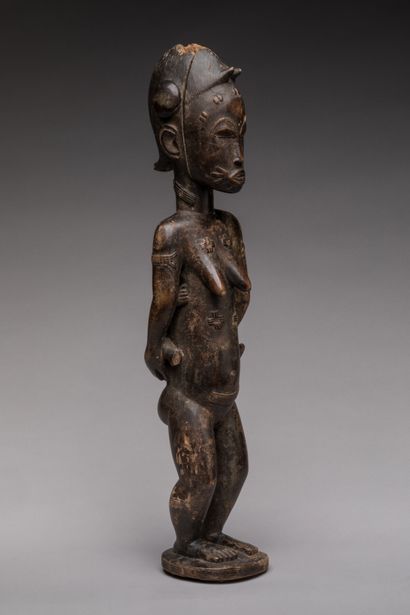 null BAOULE, Ivory Coast.

Wood, dark brown patina.

Maternity statue representing...